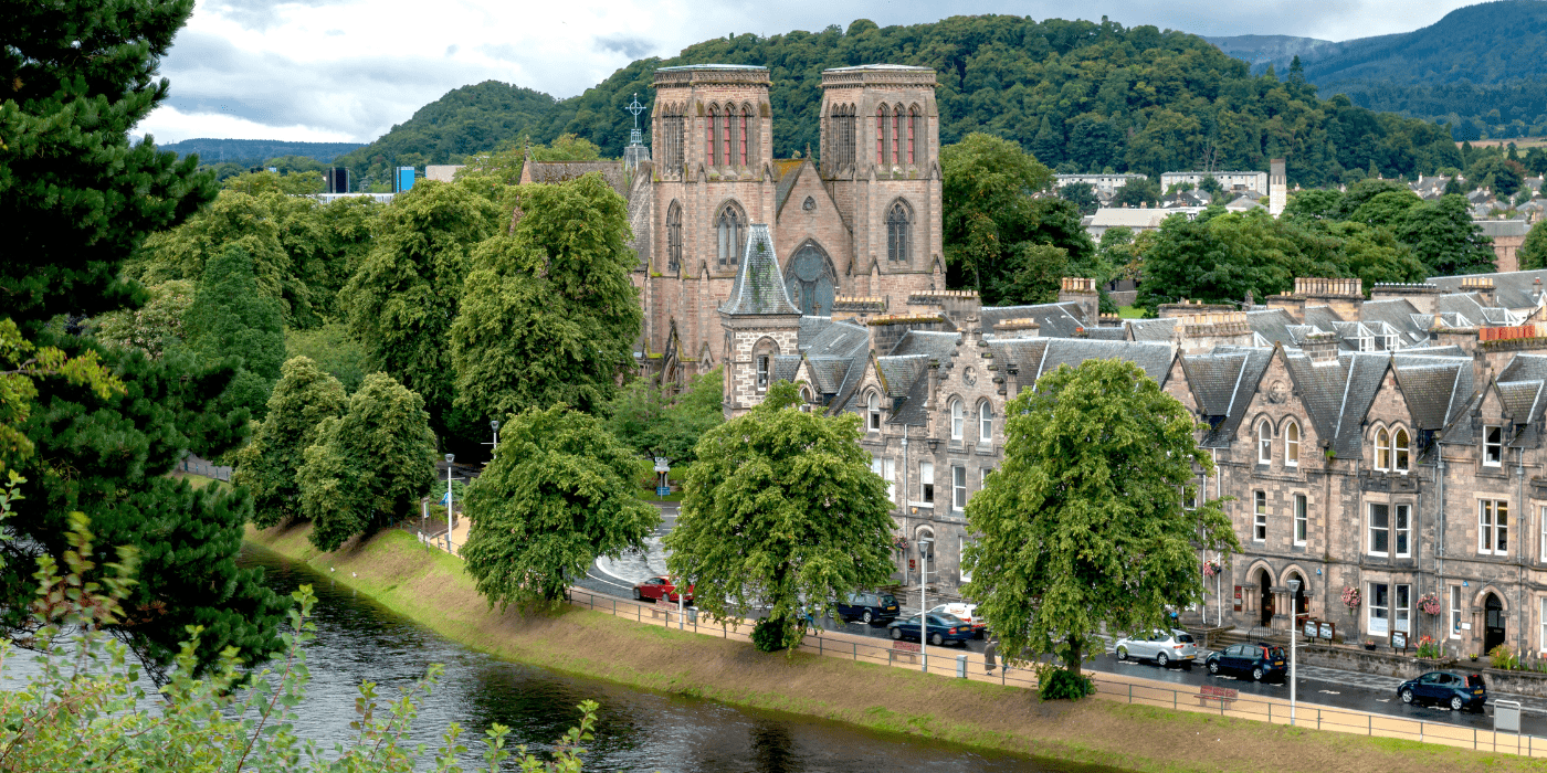 Katedrala u Invernessu i rijeka Ness, Škotska