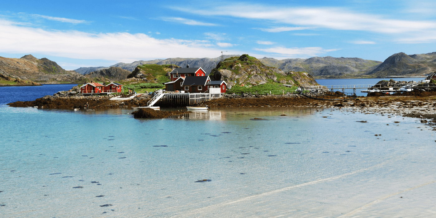 Otok s ribarskim mjestom usred fjorda, Mageroya, Norveška