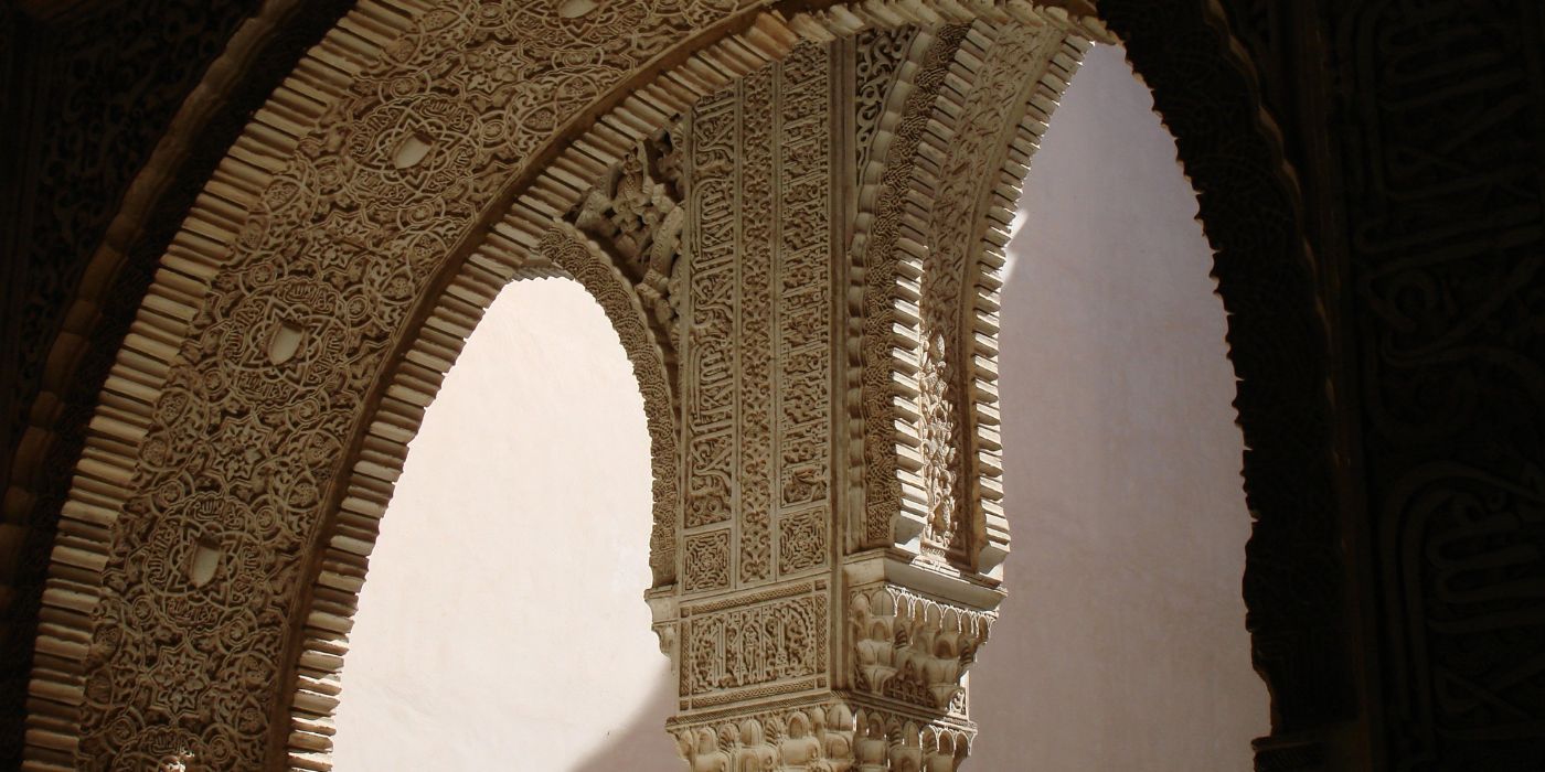 Lukovi u islamskom (maurskom) stilu u Alhambri, Granada, Španjolska