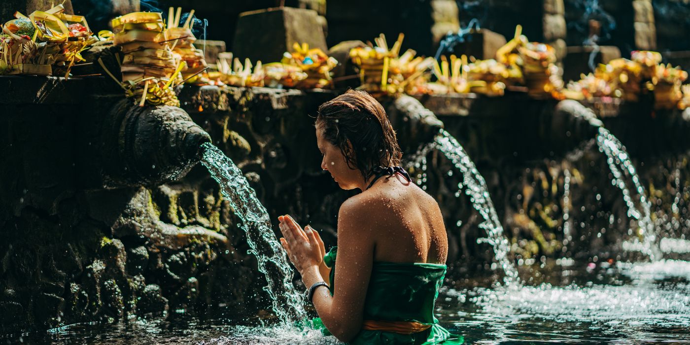 Hram Tirta Empul - proces pročišćavanja vodom, Bali